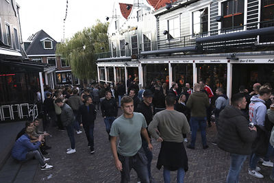 Op De Dijk is het al vroeg in de middag gezellig druk. © De Brouwer