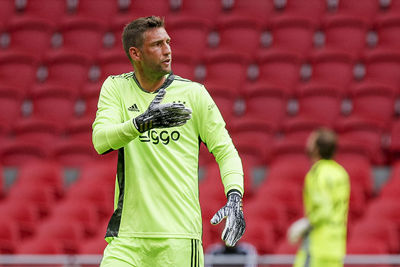 Stekelenburg onder de lat, dat doet ons terugdenken aan vroeger. Maar het is nu! © Pro Shots