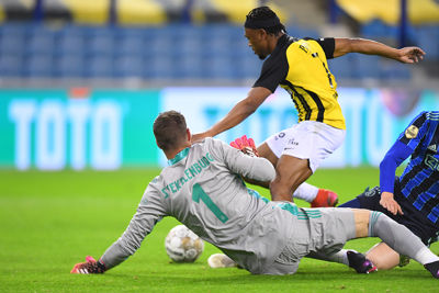 De Ghanees staat dan ook met een onbedoelde assist aan de basis van de 1-2. © Pro Shots