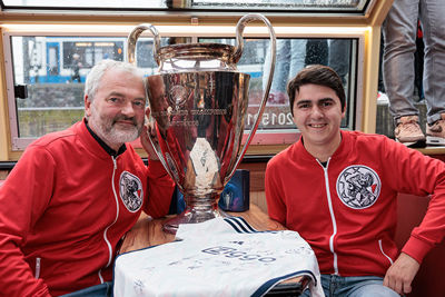 Aan boord wacht een verrassing: dé cup! © Pro Shots