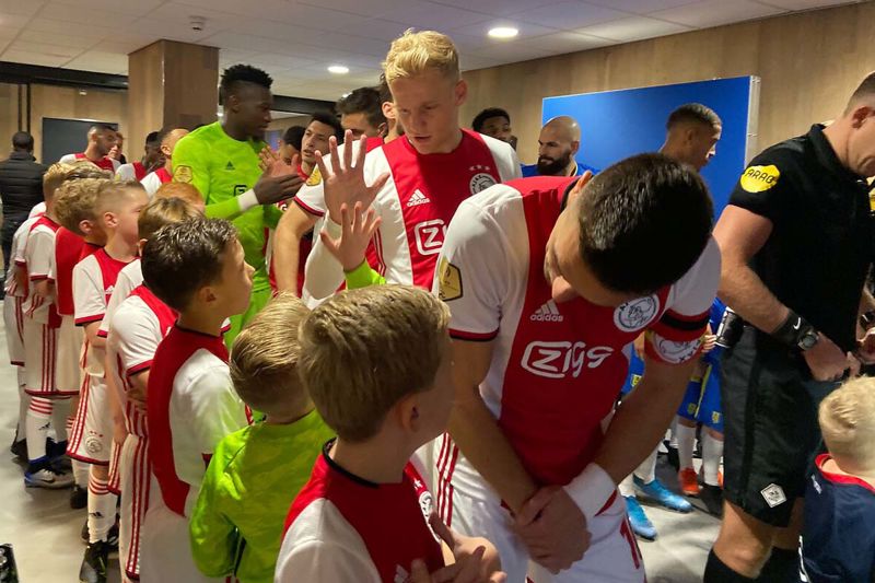 mascotte-ajax-heracles-1200