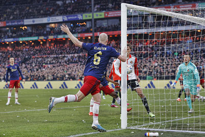 Klaassen knikt de bal via Wieffer tegen de touwen. © Pro Shots