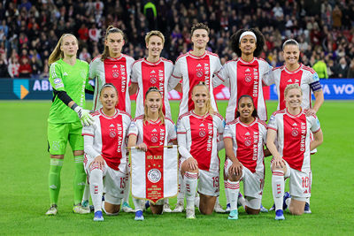 Zo hoor je voor een teamfoto te poseren. Uitstekend! © Pro Shots