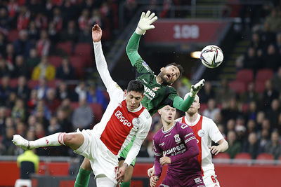 Waarom hebben keepers altijd een goede dag als ze tegen Ajax spelen? © De Brouwer