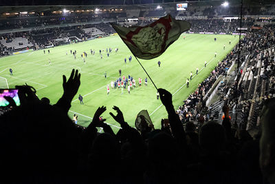 ‘Drie gouden sterren, Ajax Amsterdam. De mooiste club, van Nederland.’ © De Brouwer