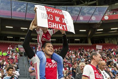 Er komen weer heel wat bedelborden tevoorschijn. Dat wordt steeds gekker. © Pro Shots