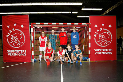 Zestien teams, dus ook zestien teamfoto