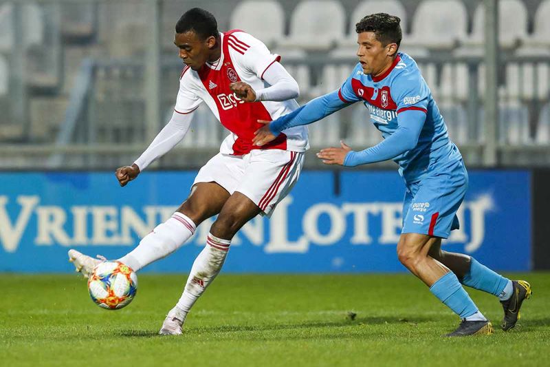 gravenberch-jong-ajax-1200