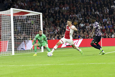 Ocampos maakt zijn basisdebuut. © De Brouwer