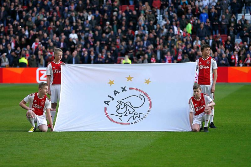 vaandeldragers-ajax-psv-1200