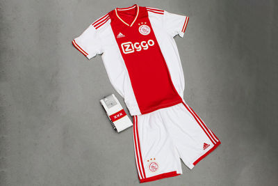 Een totaalplaatje van het nieuwe tricot. © Ajax Life