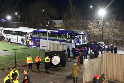 Daar gaan we weer. © De Brouwer