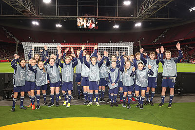 Als dat onze prijswinnaars van Ajax Jonge Schare niet zijn! © De Brouwer