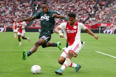 Wat is het fijn dat het balletje weer rolt in Amsterdam. © SV Ajax