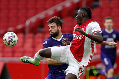 Duelleren met de sterke Traoré is echt geen pretje. © De Brouwer