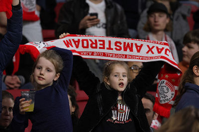 Op z’n kop, maar we keuren het goed. © De Brouwer