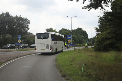 Met gierende banden terug naar huis. © De Brouwer