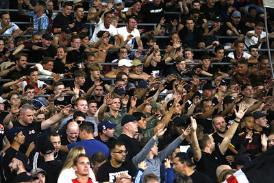 De Ajacieden op het veld zijn in vorm, maar die op de tribune ook. © De Brouwer