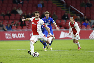 Tadic mag weer aanleggen vanaf elf meter. © De Brouwer