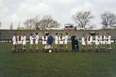 Op een creatieve selectiefoto in De Meer, oog in oog met Johan Cruijff. © SV Ajax / Guus de Jong