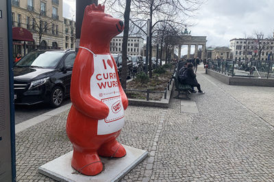 De Beer van Berlijn zie je overal terug. En currywurst ook. © Ajax Life