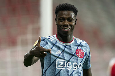 Al enige tijd geen basisplek voor Promes. Gelukkig kan-ie nog lachen! © Pro Shots