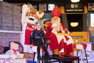 Een pietje in Ajaxshirt. Dikke prima! © Pro Shots
