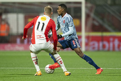 Het is leuk om te zien hoe Gravenberch zich met de opbouw bemoeit. © Pro Shots