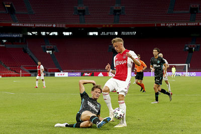 Hier wordt Lang nog van de bal gegleden... © Pro Shots