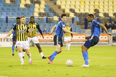 Kijk maar, hier schiet hij de honderdste van het seizoen binnen! © Pro Shots
