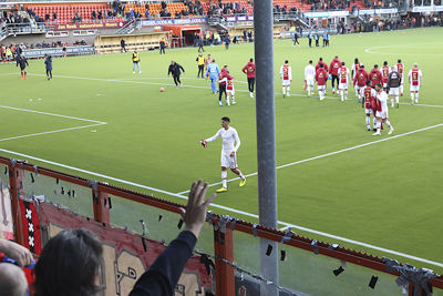 Het shirtje van Álvarez krijgt een nieuwe eigenaar. © De Brouwer