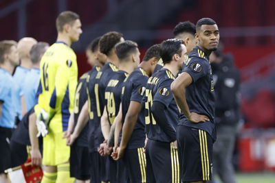 Gravenberch lijkt niet bepaald onder de indruk van de Europa League-hymne. © Pro Shots