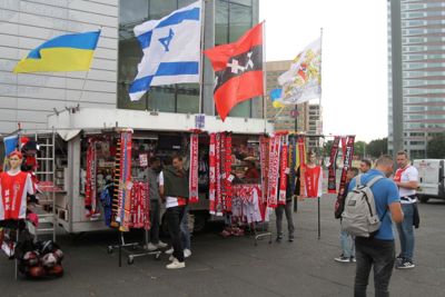 Je kunt nooit genoeg wit-rood-wit hebben. © SV Ajax
