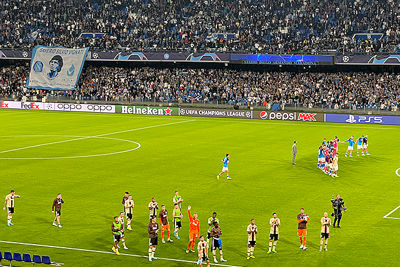 Een bedankje richting de meegereisde supporters. © De Brouwer
