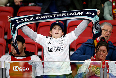 We zien veel sjaaltjes. Dat stemt altijd vrolijk. © De Brouwer