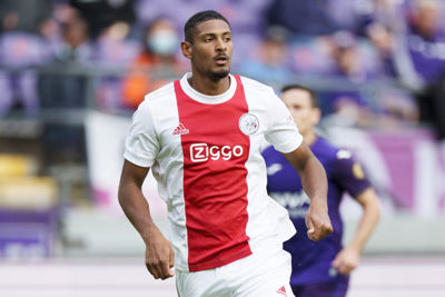 Het nieuwe thuisshirt debuteert en valt bij velen prima in de smaak! © Pro Shots