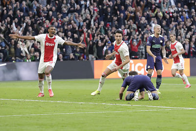 Na de 1-0 zit Boscagli al klaar om… Nou ja. Dat dus. © De Brouwer