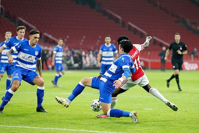 Kijk! Dit had Promes echt even nodig, dachten we zaterdagavond. © De Brouwer