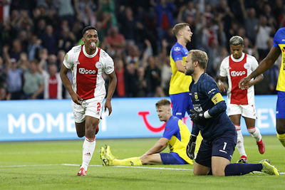 Ajax slaapt het eerste kwartier, maar Timber schiet zijn ploeg wakker. © De Brouwer
