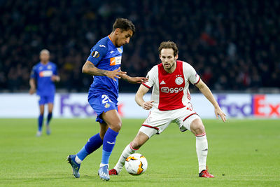 ...maar in de tweede helft zien we hem weer als vanouds centraal achterin. © De Brouwer