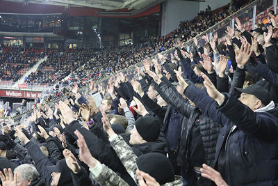 Handen, handen, handen! © De Brouwer