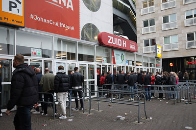 We worden nooit fan van zondag 20.00 uur als aftraptijd. © De Brouwer