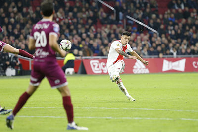 Martínez was met dit schot dichtbij de 1-0, maar de bal wil er gewoon niet in. © De Brouwer 