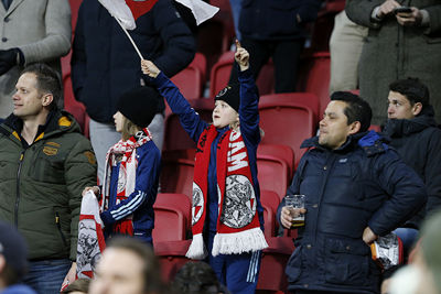 En ook op de tribune! © De Brouwer