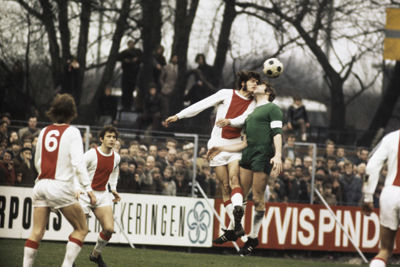 Hulshoff won toch de meeste kopduels, ook hier tegen Sparta. © SV Ajax / Guus de Jong