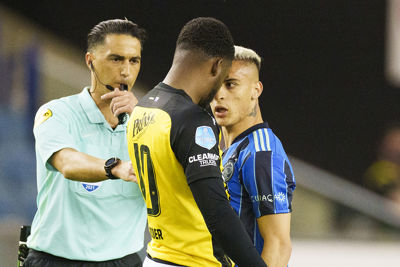 Bazoer en Antony vinden elkaar even niet lief, maar de boel wordt al snel gesust. © Pro Shots