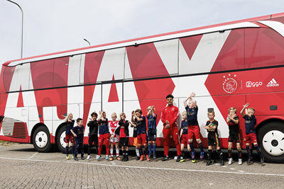 Even in de spelersbus gluren! © Pro Shots