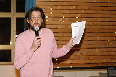 Onze quizmaster weet het altijd weer verdraaid moeilijk te maken. © Pro Shots