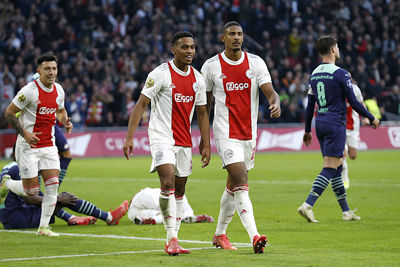 Haller loopt weg alsof scoren voor hem dagelijkse kost is. Is het ook. © De Brouwer