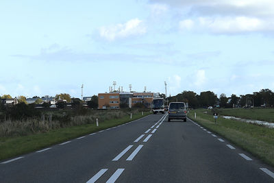 Met de eigen auto richting Volendam. Fijn! © De Brouwer